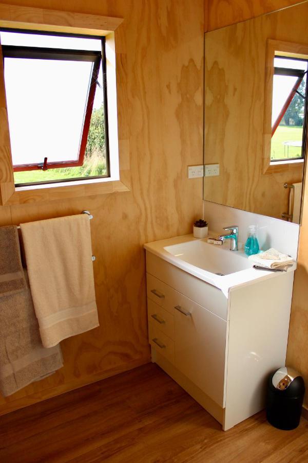 Luxury Container Cabin Masterton Exterior photo
